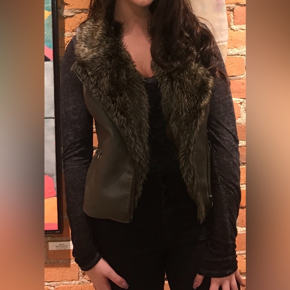 leather/ faux fur vest - Picture 2 of 12